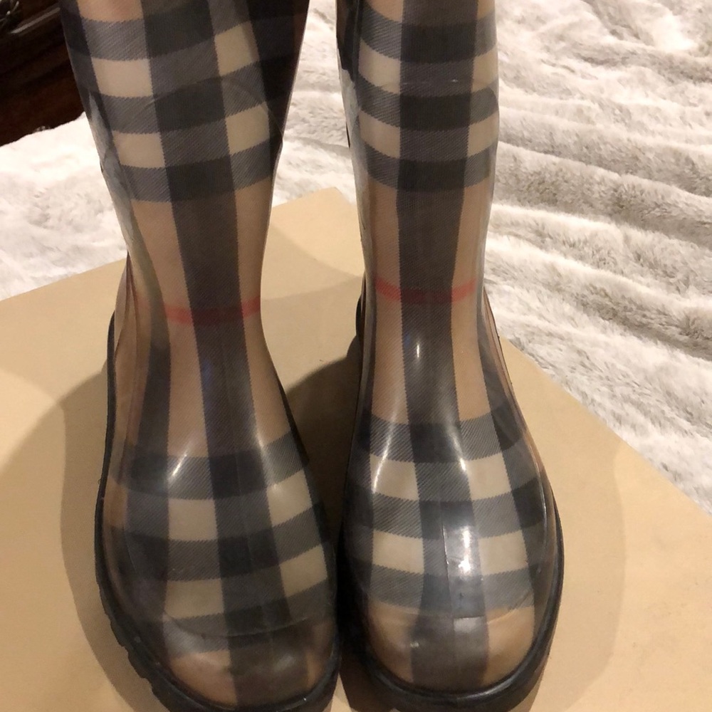 Authentic Burberry rain boots - Picture 4 of 7